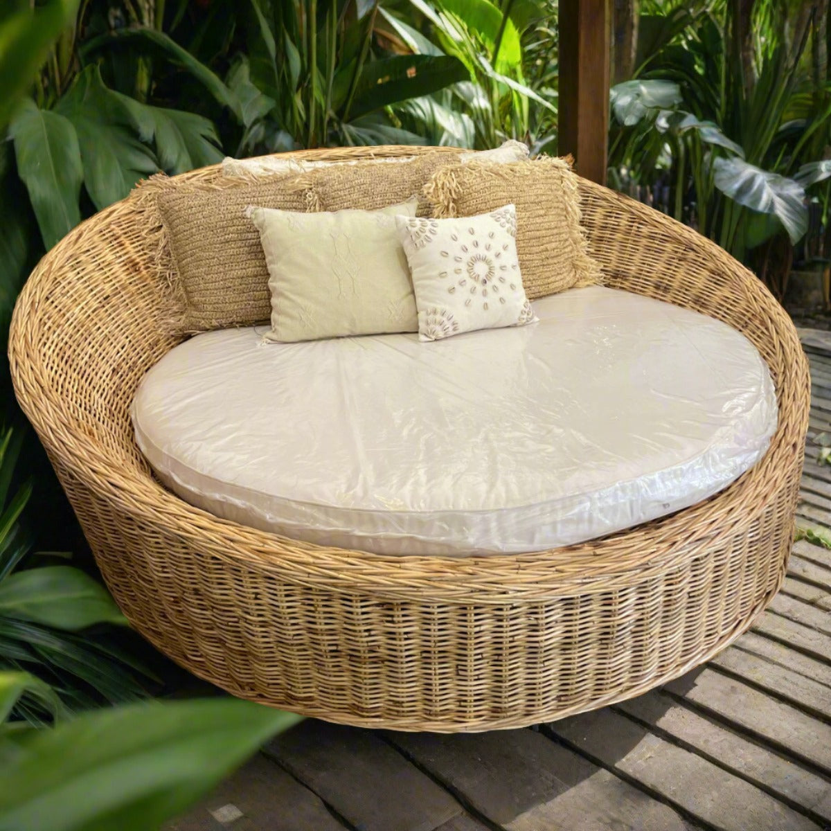 Bay Rattan Round Daybed