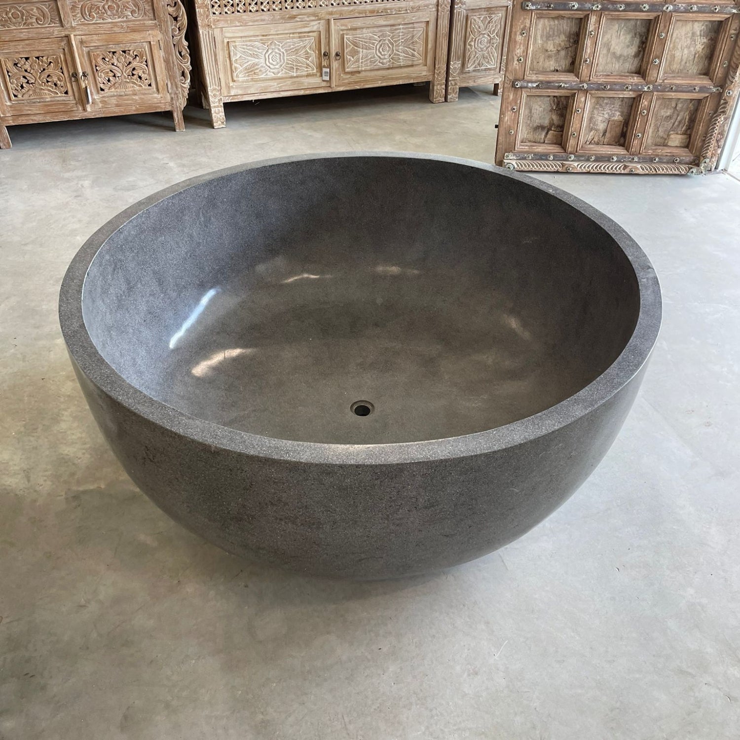 Round Concrete Terrazzo Stone Bath 1500mm - Mid Grey