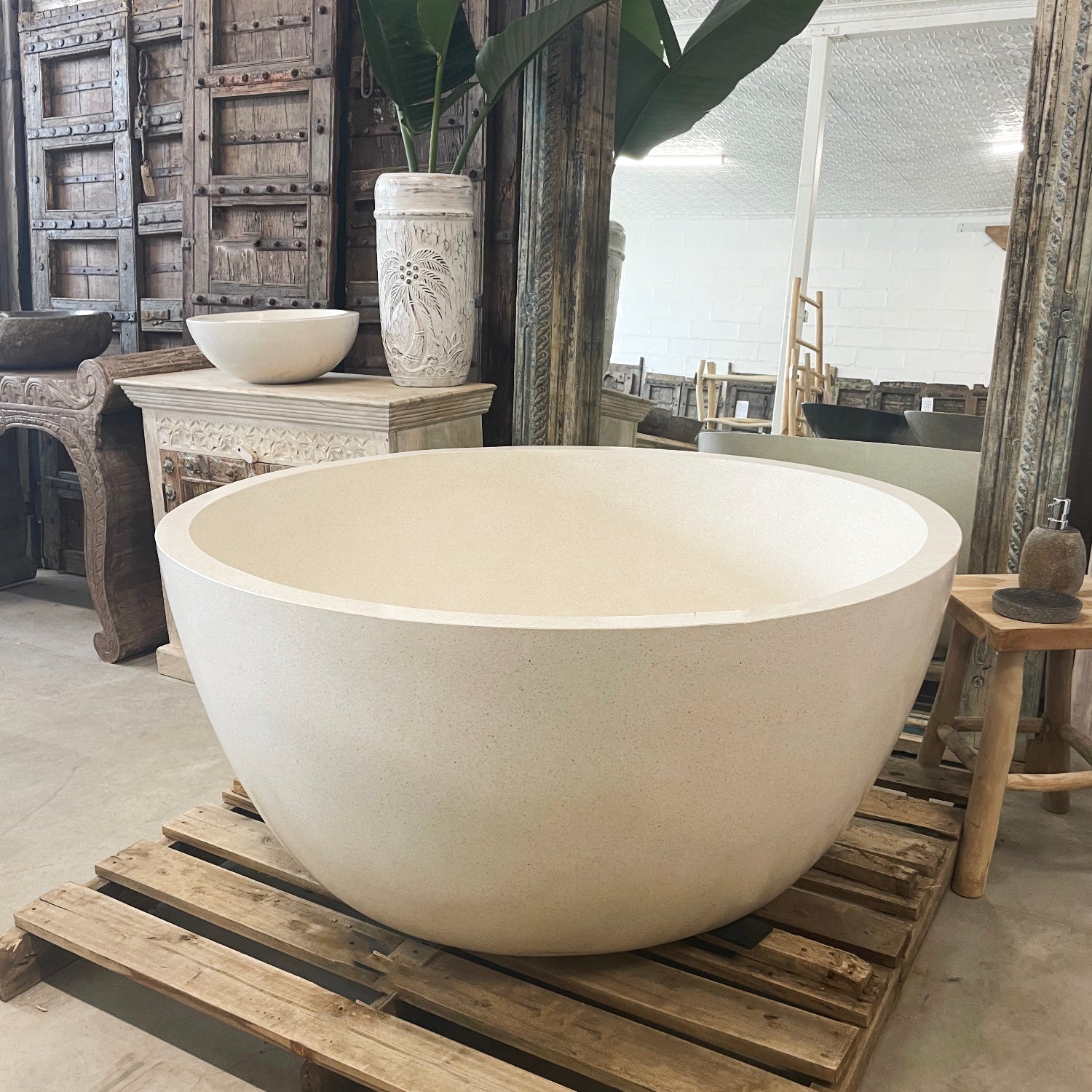 Round Concrete Terrazzo Stone Bath 1200mm - Sandy White
