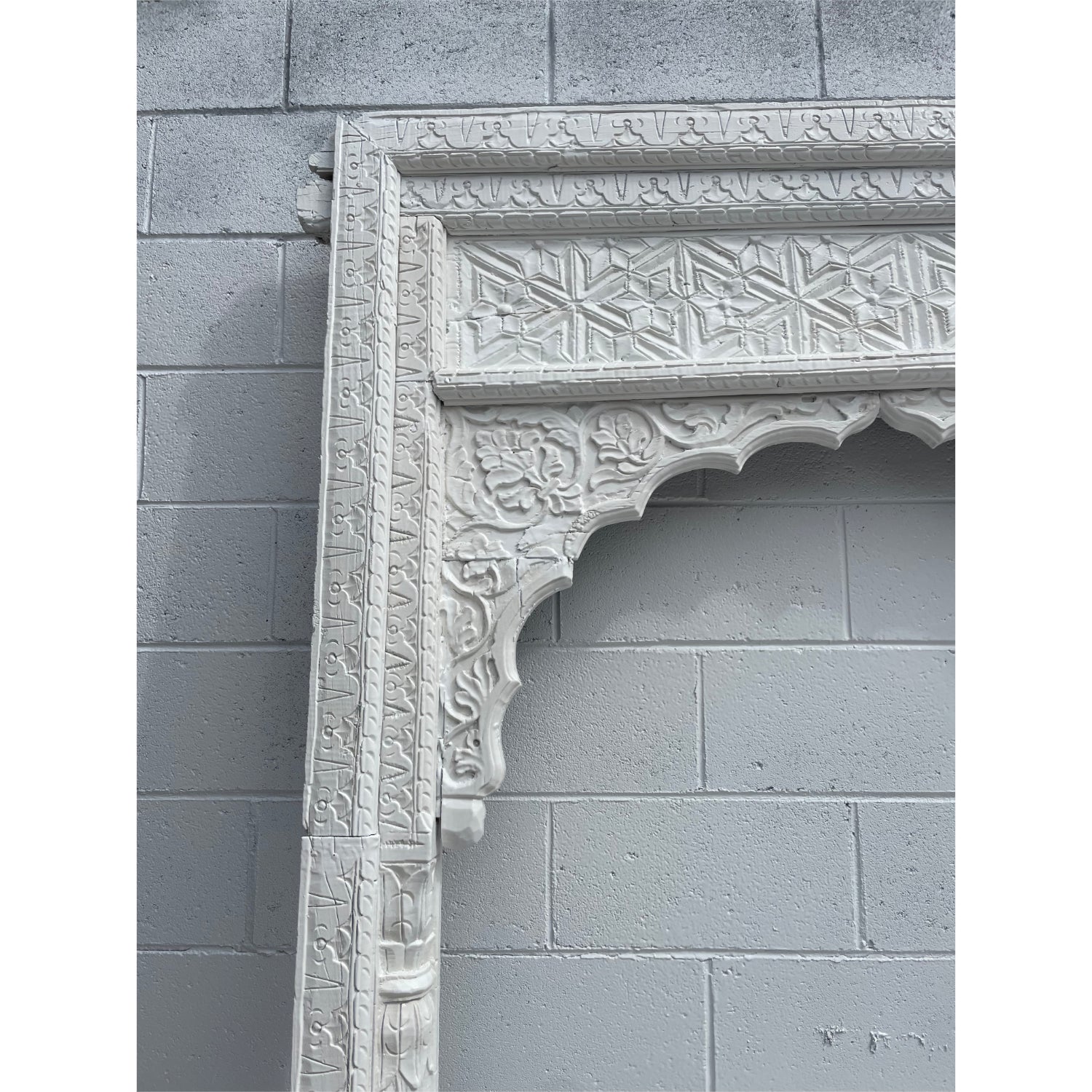 White Carved Indian Arch Frame - 143x253.5cm