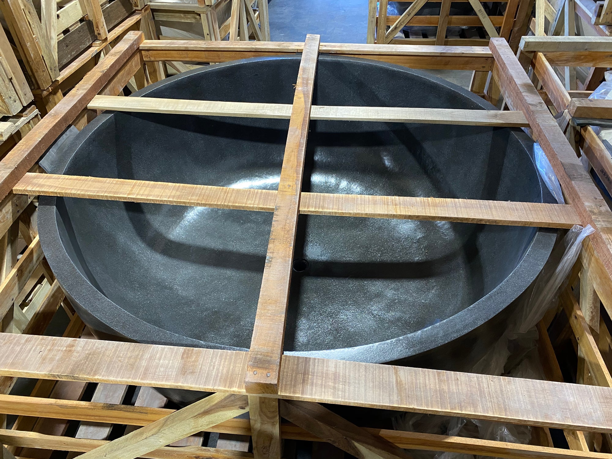 Round Concrete Terrazzo Stone Bath 1500mm - Dark Grey