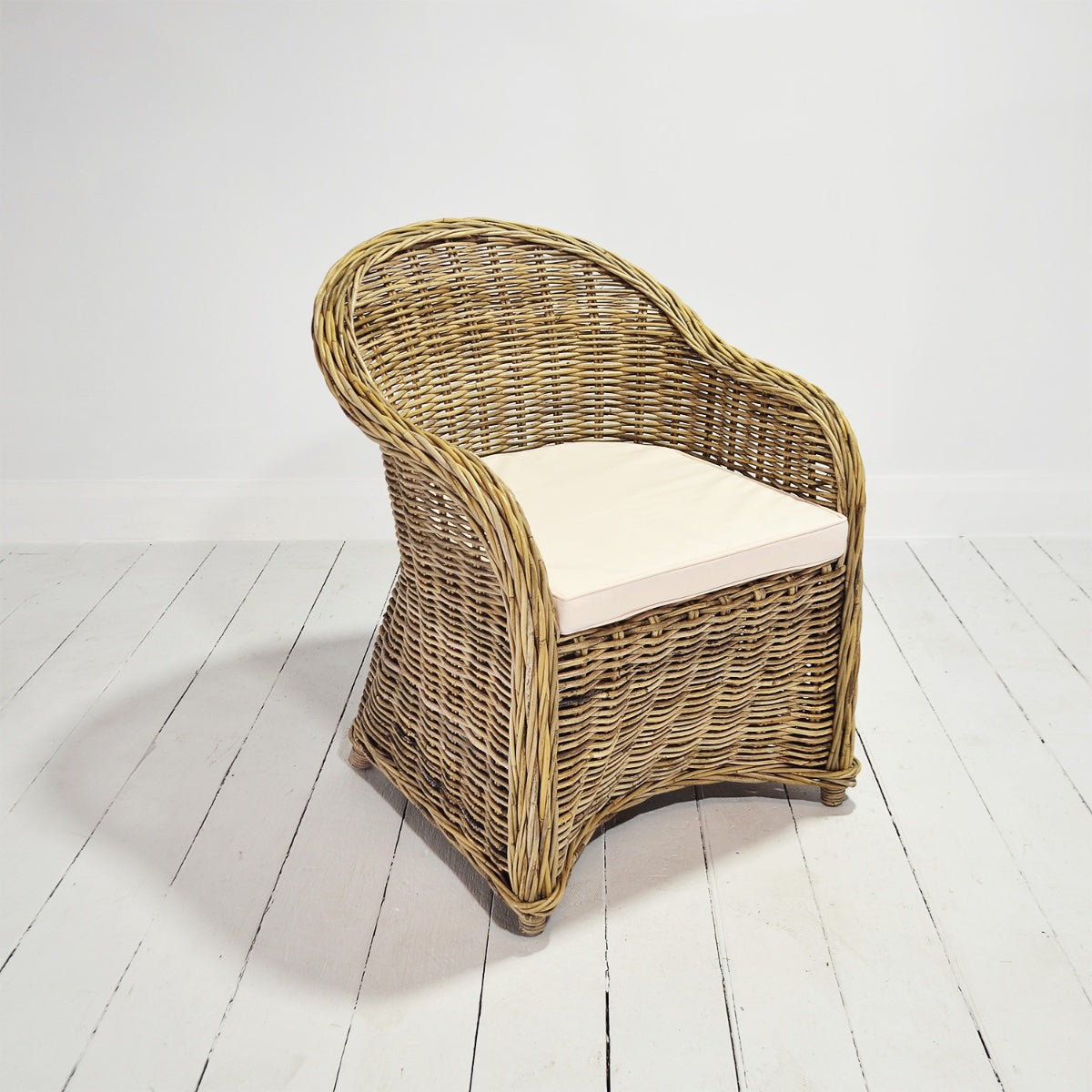 Curved discount rattan chair