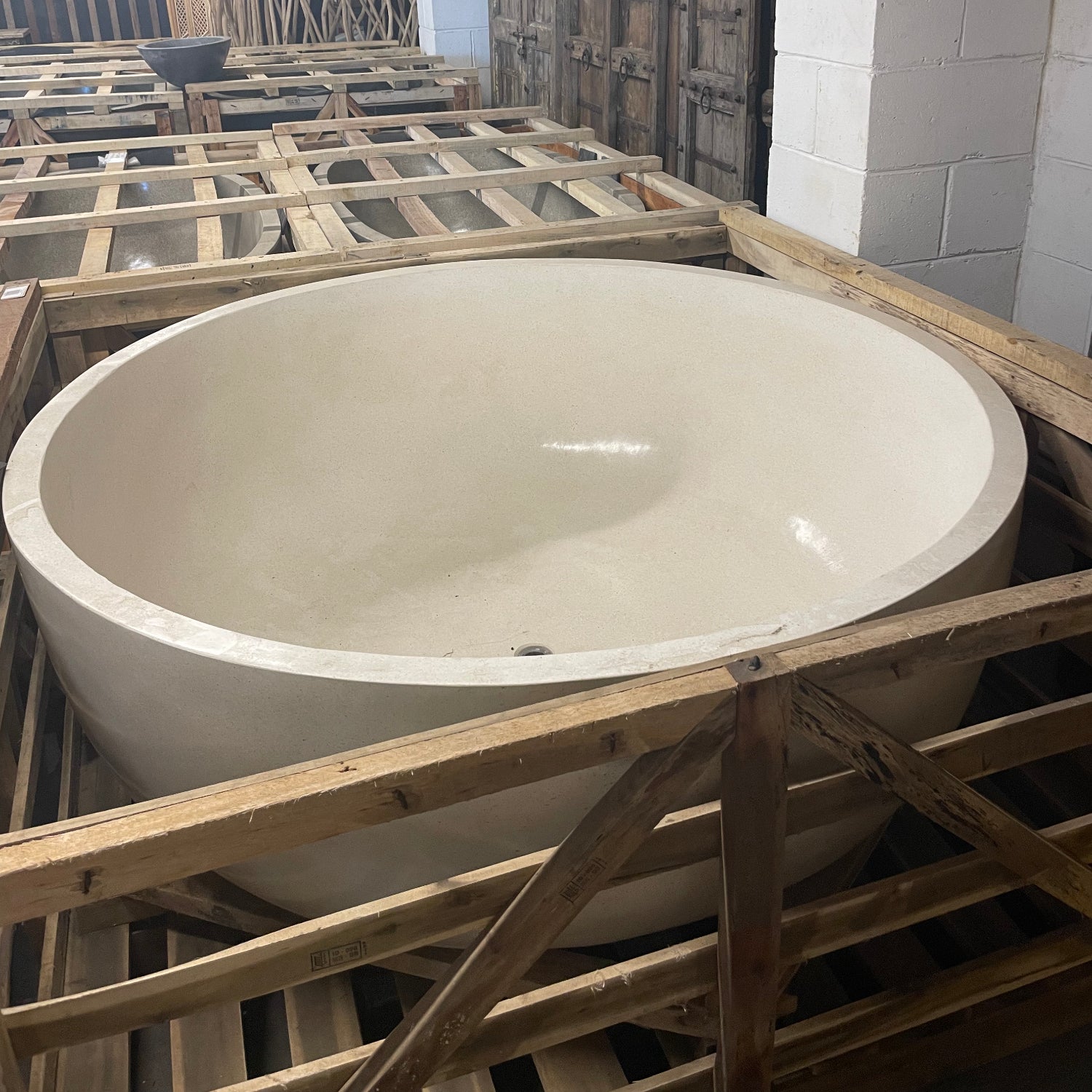 Round Concrete Terrazzo Stone Bath 1500mm - Sandy White