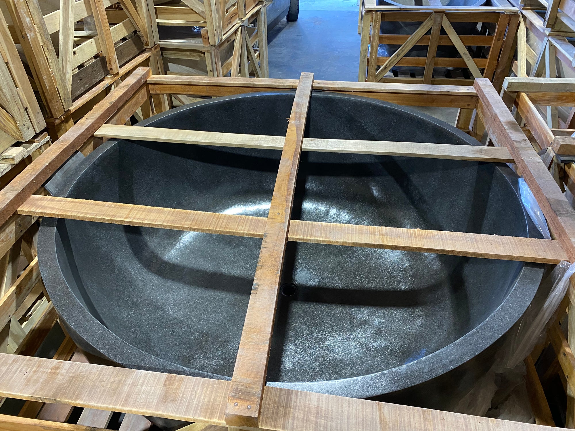 Round Concrete Terrazzo Stone Bath 1500mm - Dark Grey