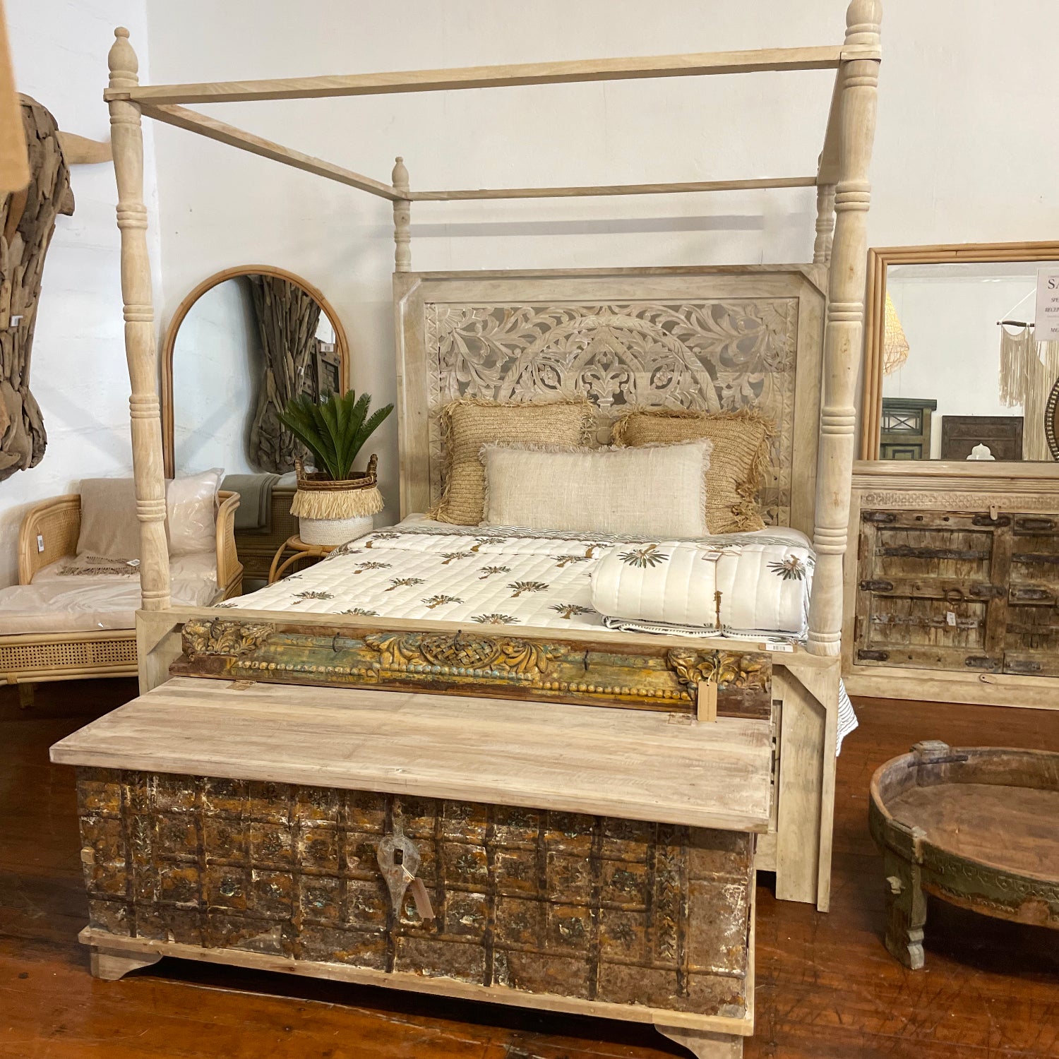 Indian Carved Wooden 4 Poster Bed - Queen