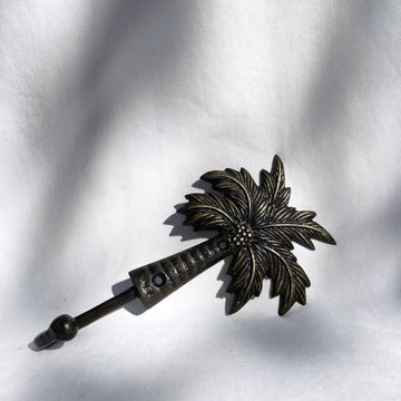 Paradise Palm Aged Brass Hooks 16cm