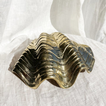 Contour Brass Clam Shell 18cm